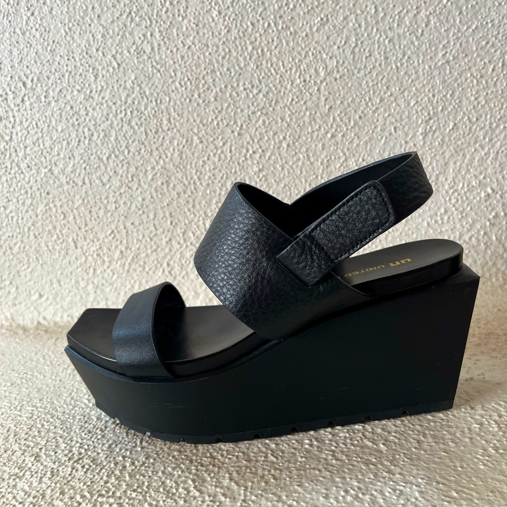 Modern minimalist platform